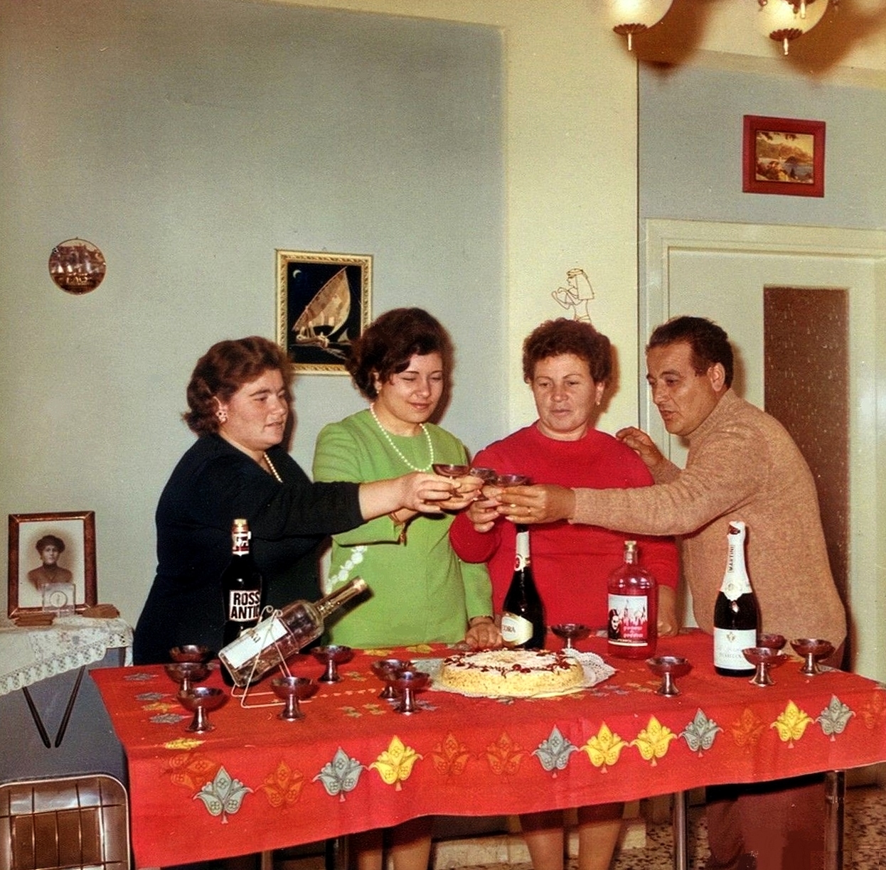 5 Gennaio 1970 - Noto (SR) - 18 anni di Amalia: Schiavone Elena, Schiavone Amalia,, Rizza Corradina e Schiavone Gaetano. 